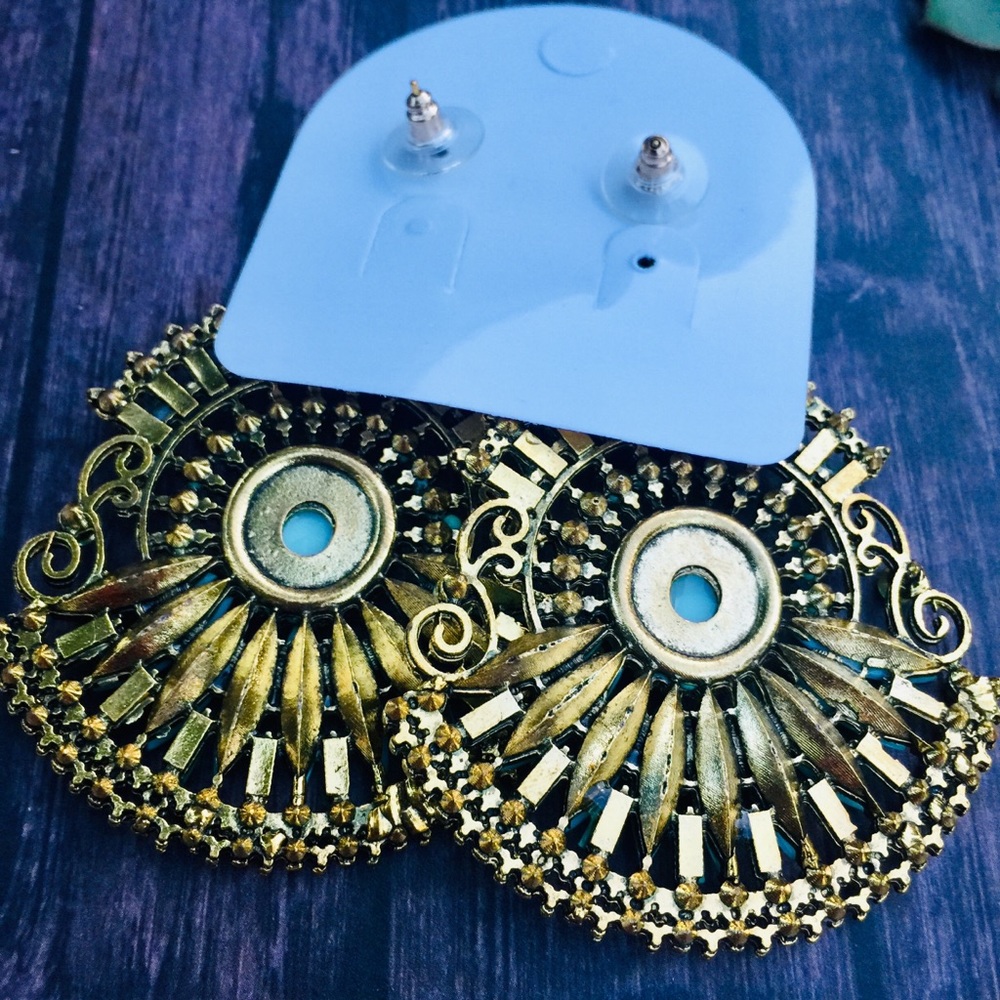 Mint green large rhinestone statement earrings - Picture 4 of 6